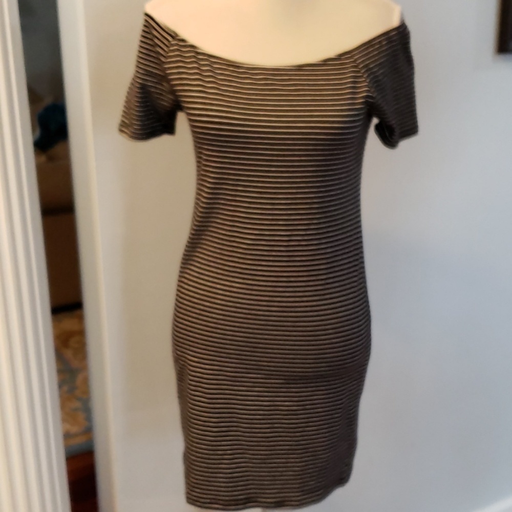 HEART & HIPS Off Shoulder Bodycon Dress Large EUC - Picture 4 of 6